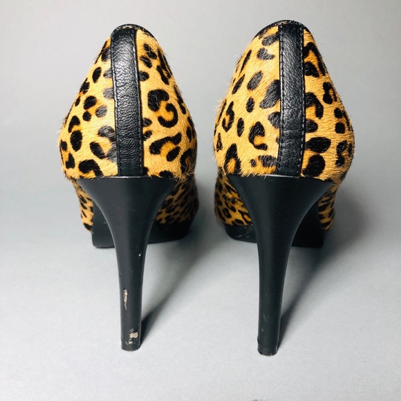 ✨HP✨ Leopard Brown Patent Pumps. - Picture 4 of 6
